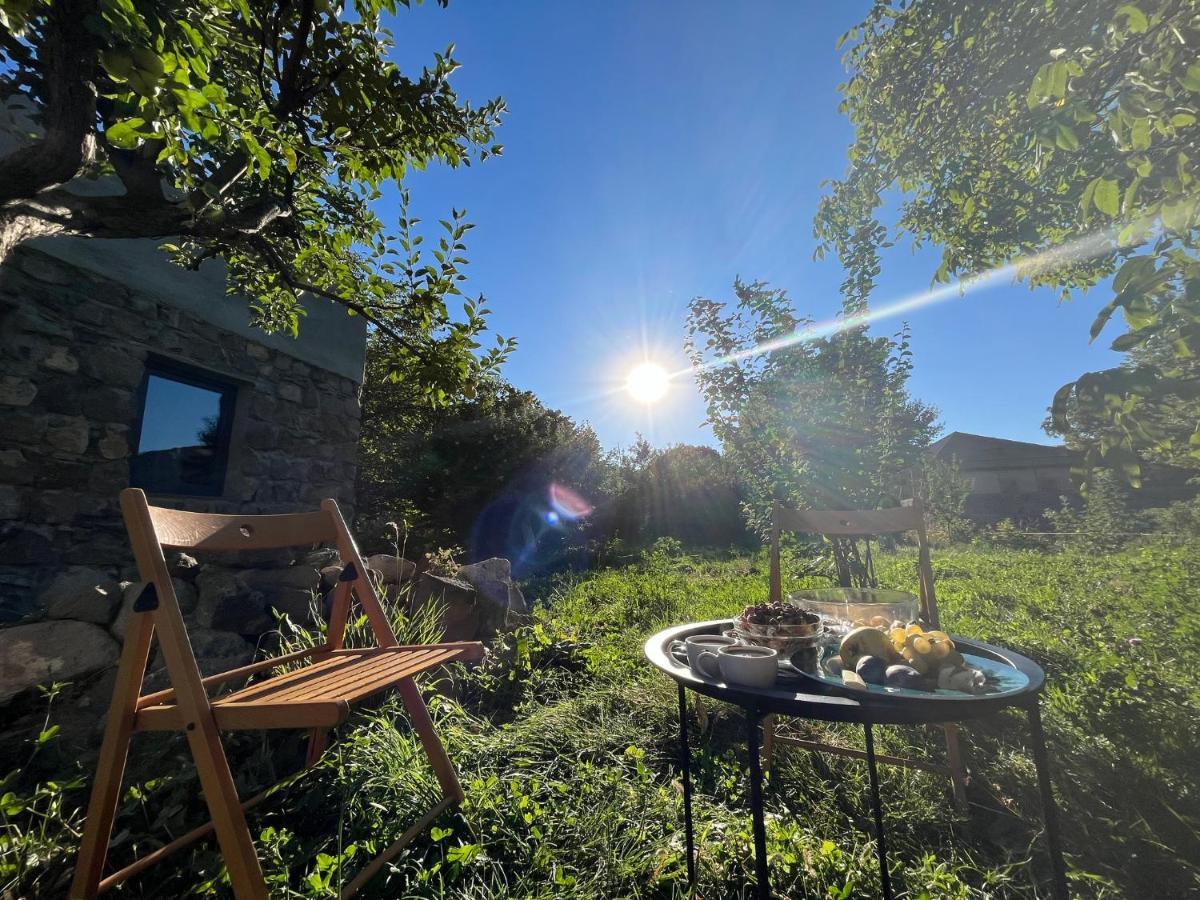 Zove Rural Cottage With Garden Views K'arashamb Екстериор снимка