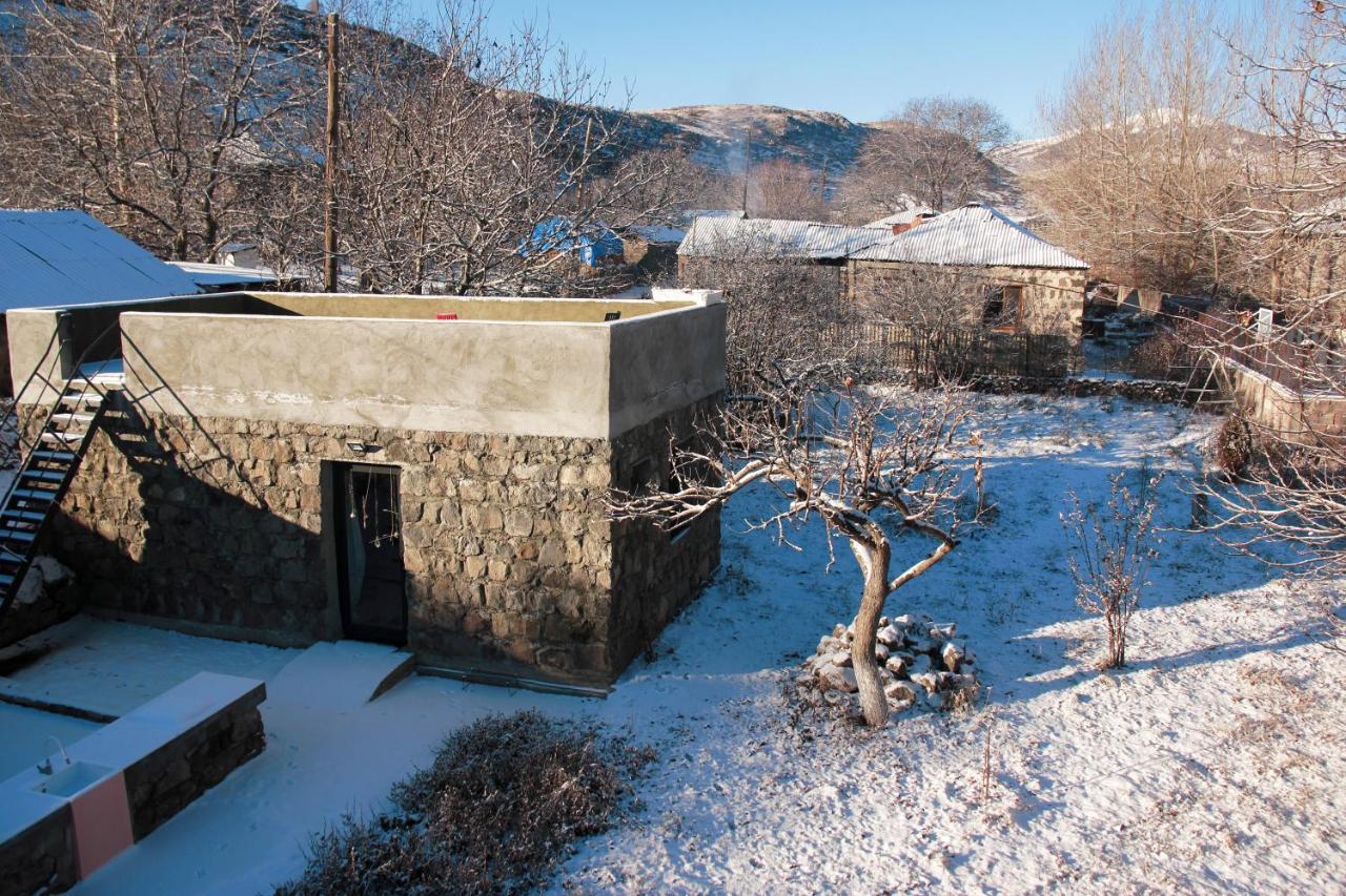 Zove Rural Cottage With Garden Views K'arashamb Екстериор снимка