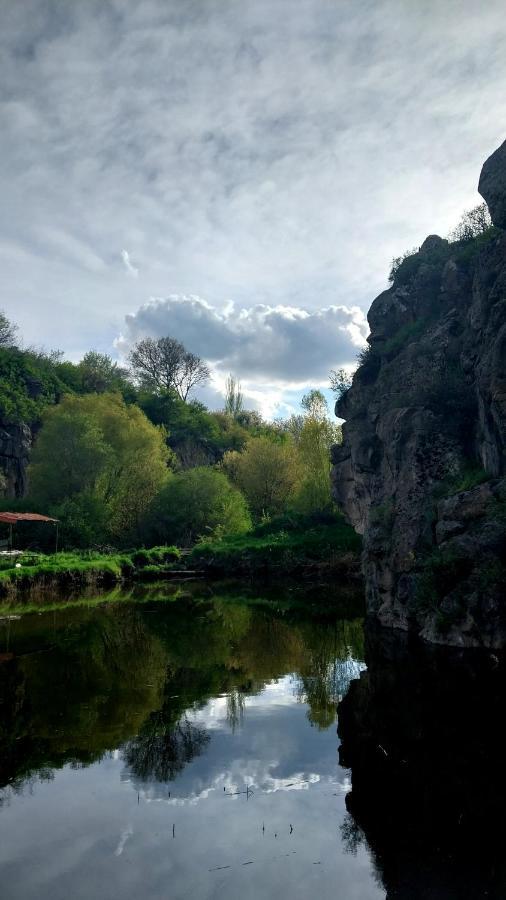 Zove Rural Cottage With Garden Views K'arashamb Екстериор снимка