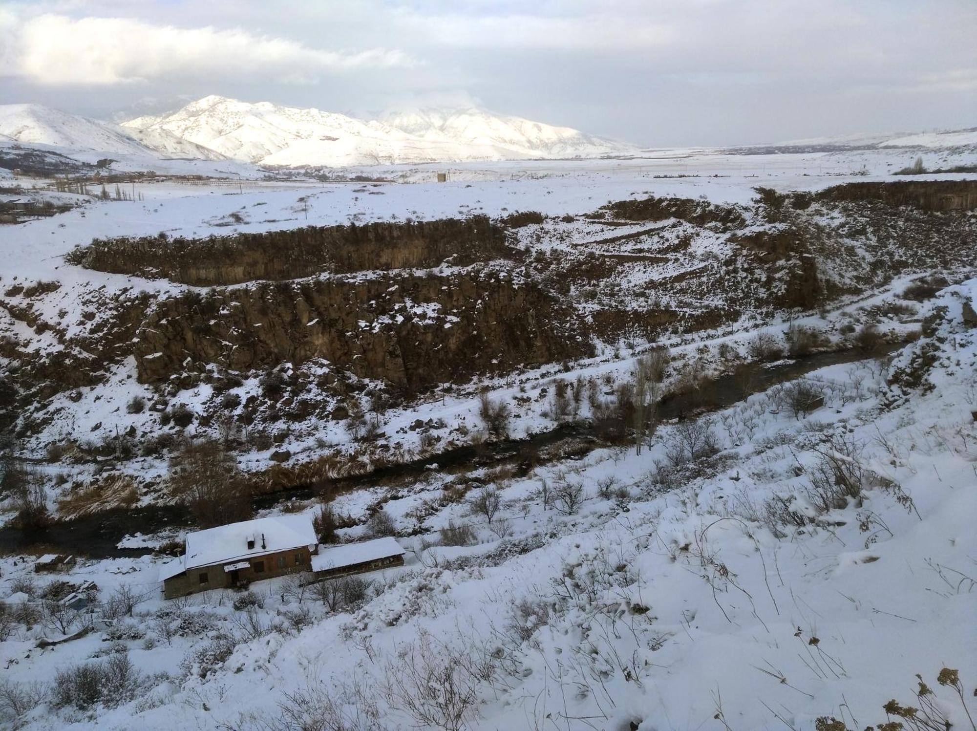 Zove Rural Cottage With Garden Views K'arashamb Екстериор снимка