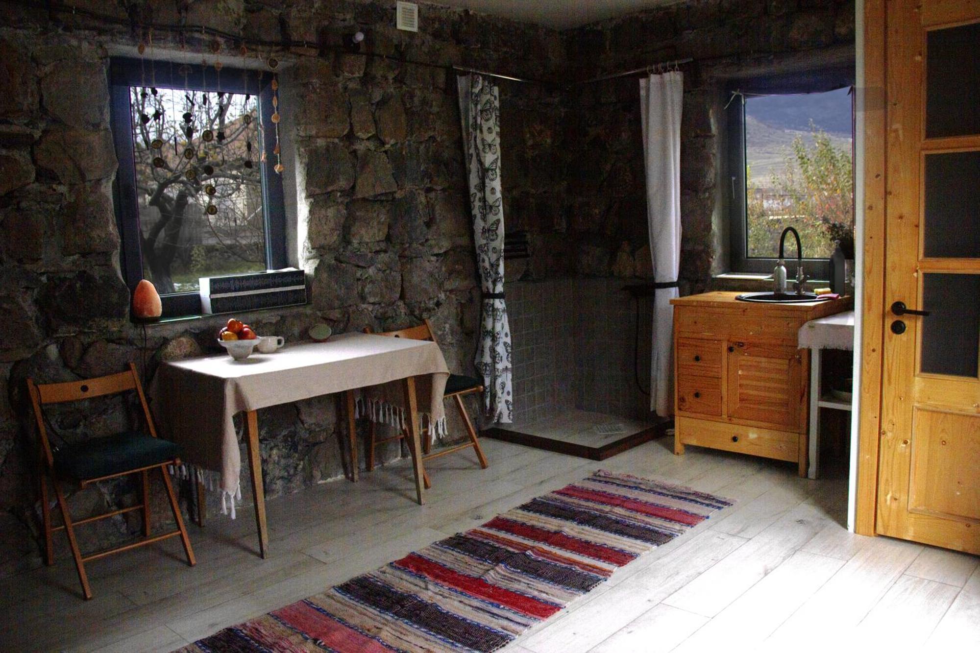 Zove Rural Cottage With Garden Views K'arashamb Екстериор снимка