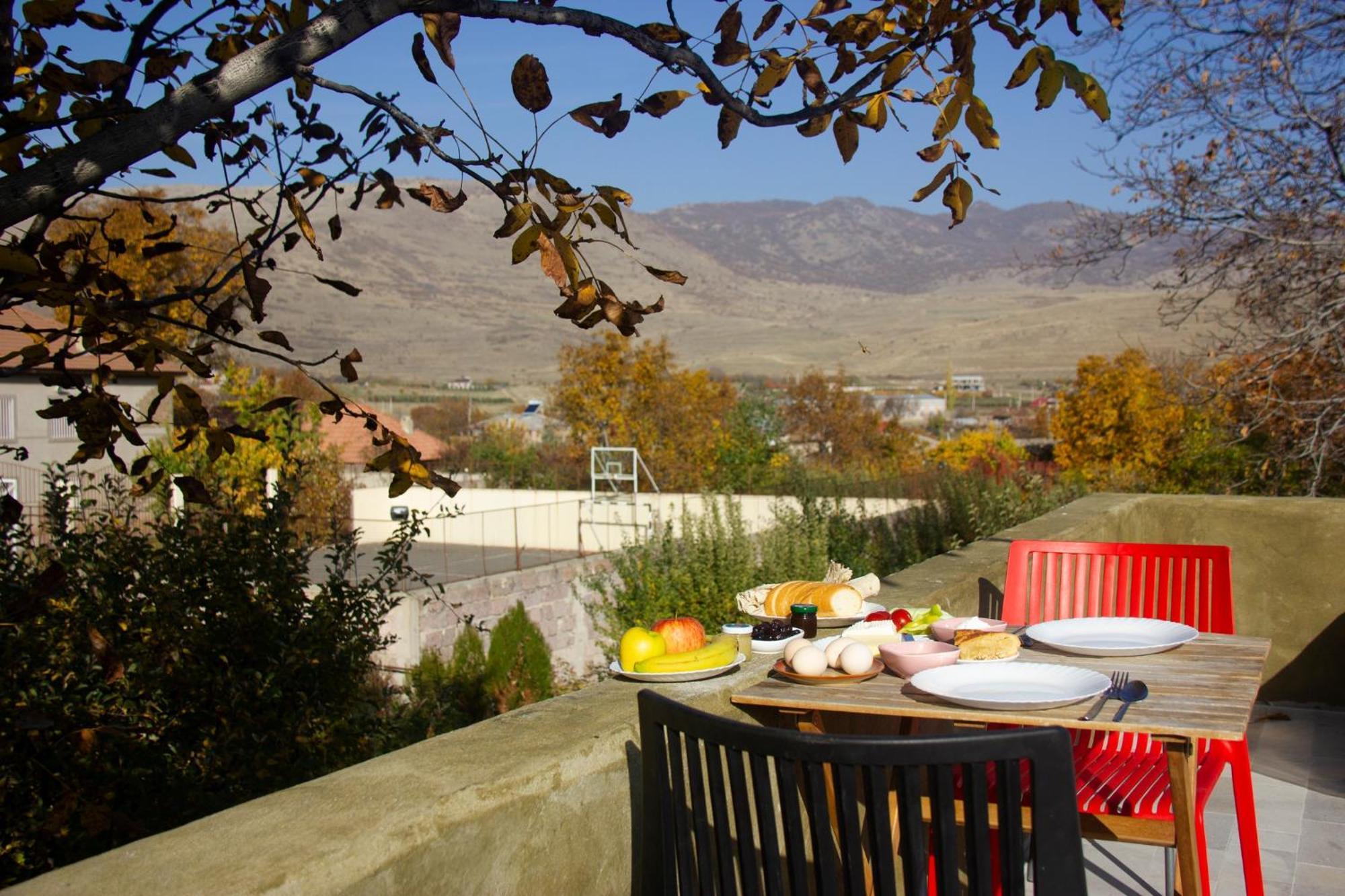 Zove Rural Cottage With Garden Views K'arashamb Екстериор снимка