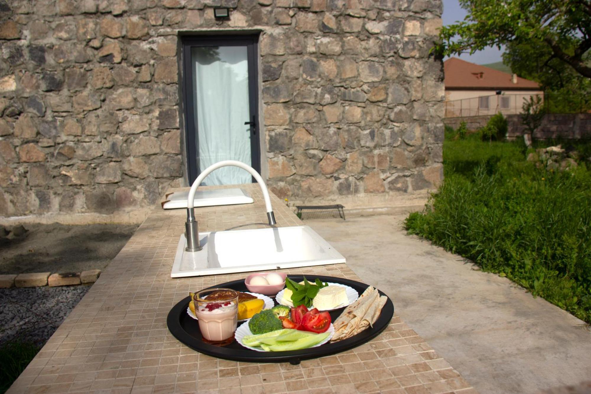 Zove Rural Cottage With Garden Views K'arashamb Екстериор снимка