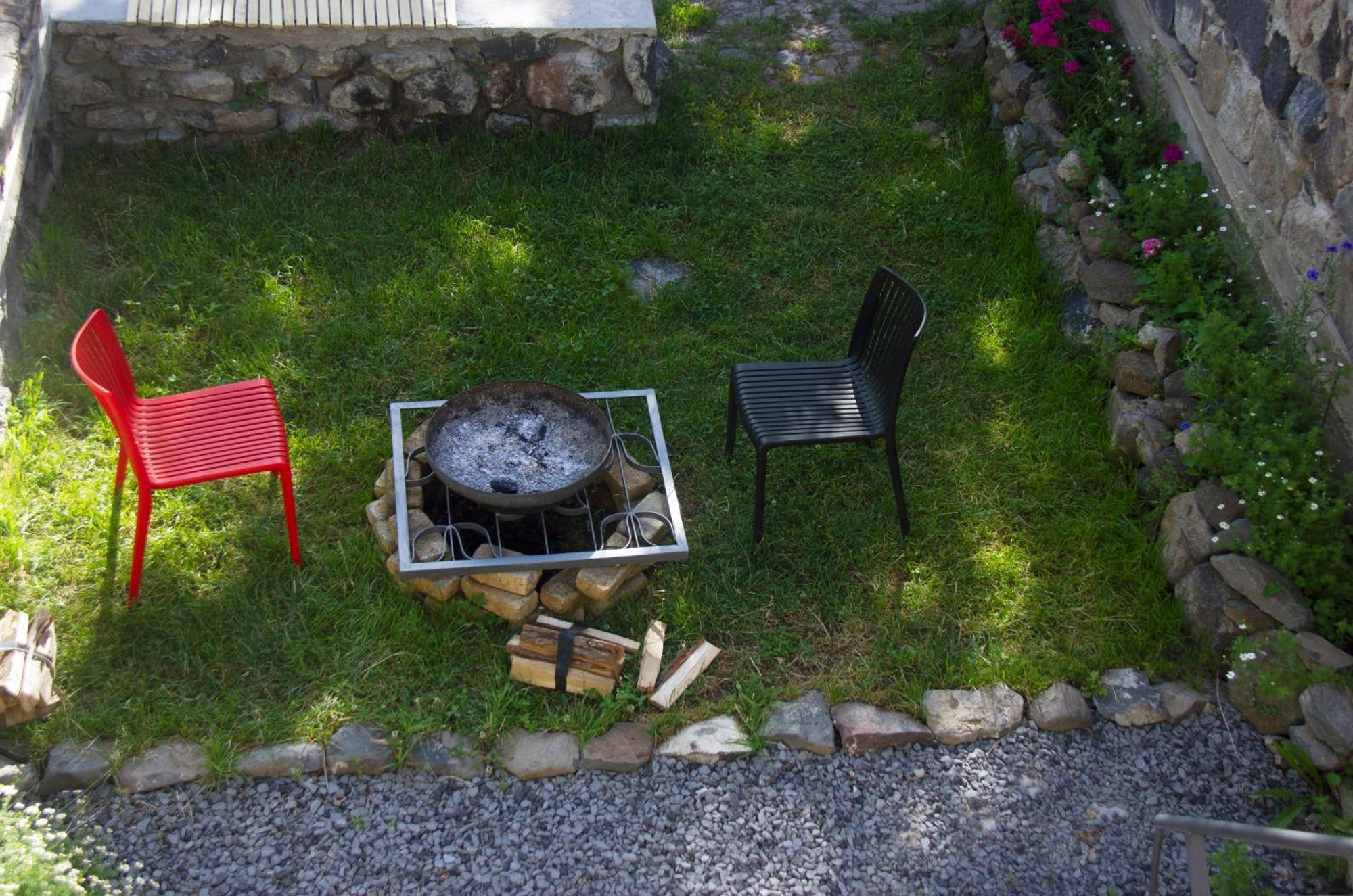 Zove Rural Cottage With Garden Views K'arashamb Екстериор снимка